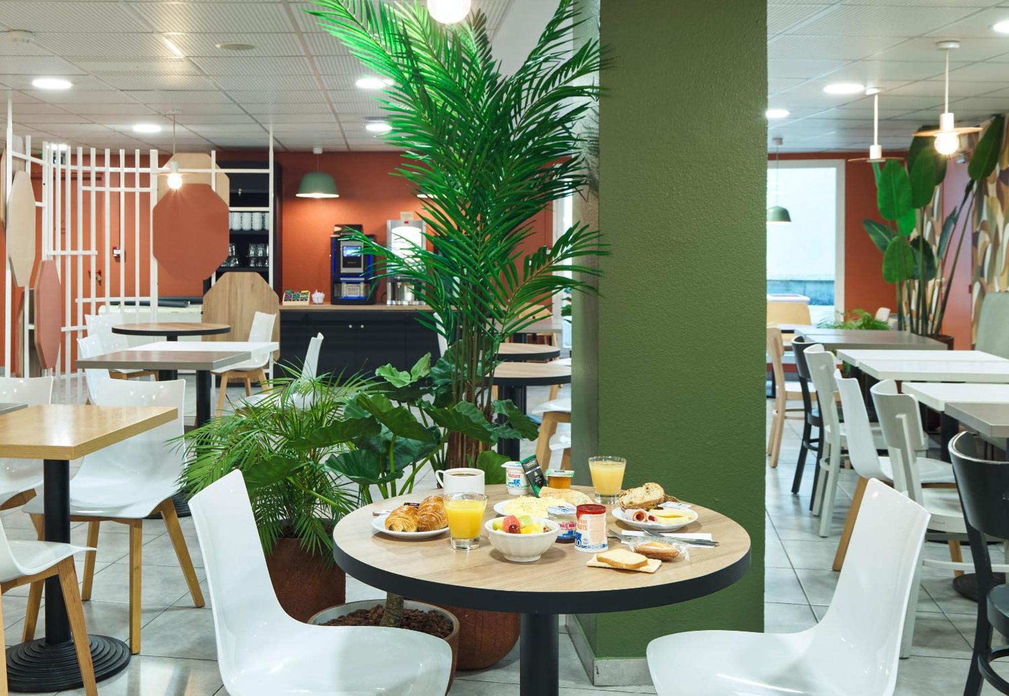 Porte De La Hotel Paris